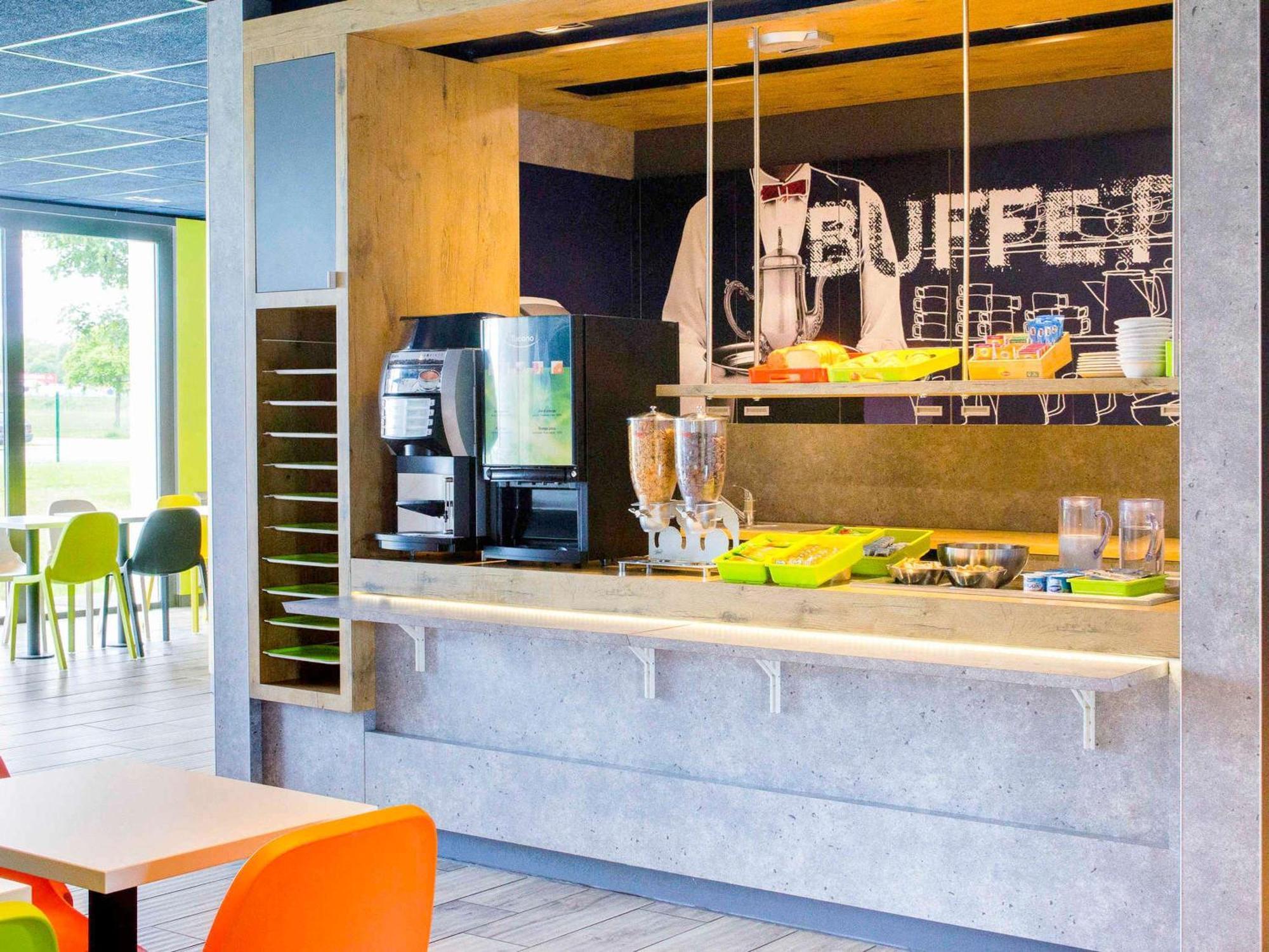 Ibis Budget Montceau Les Mines 외부 사진